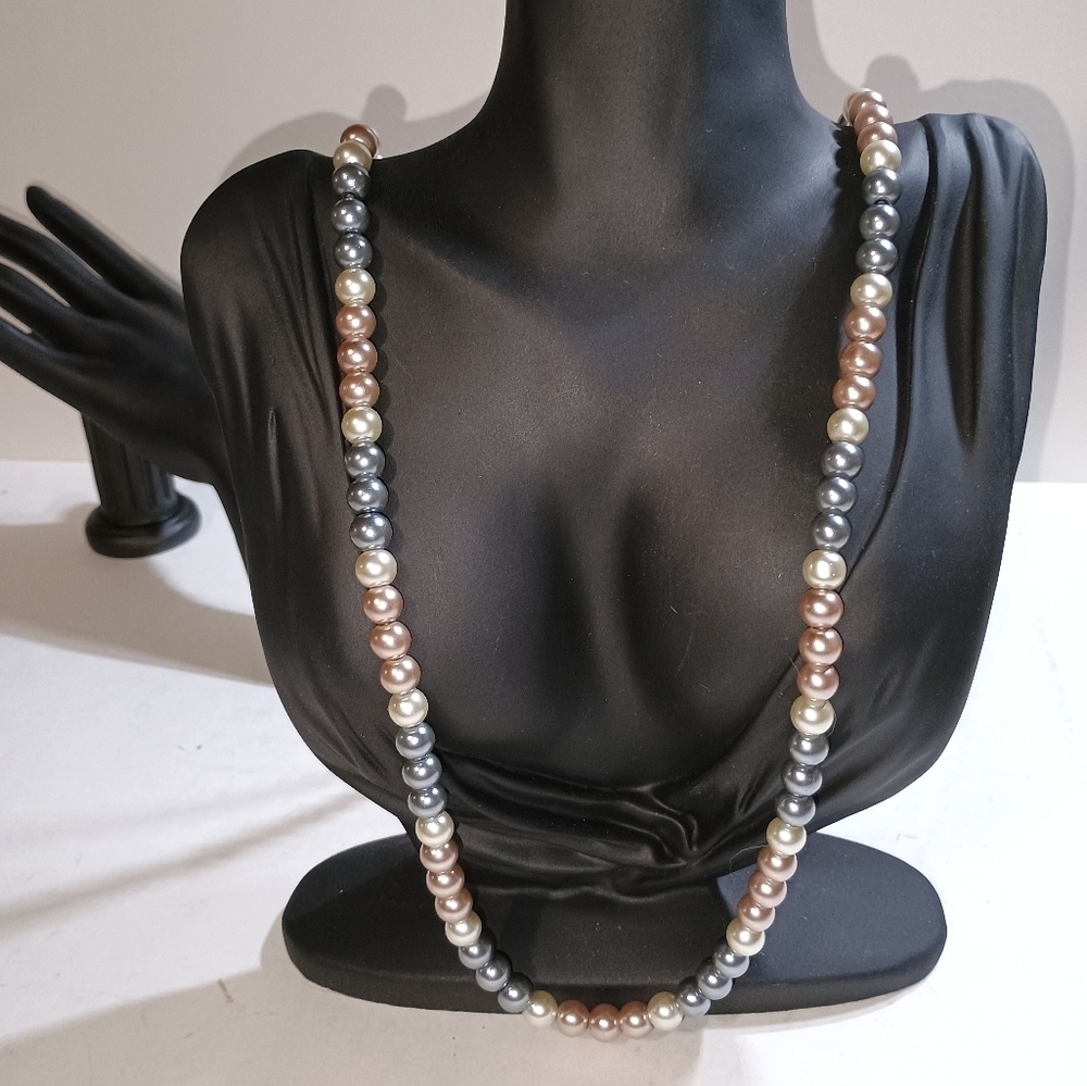 Elegant Multicolor Pearl Necklace